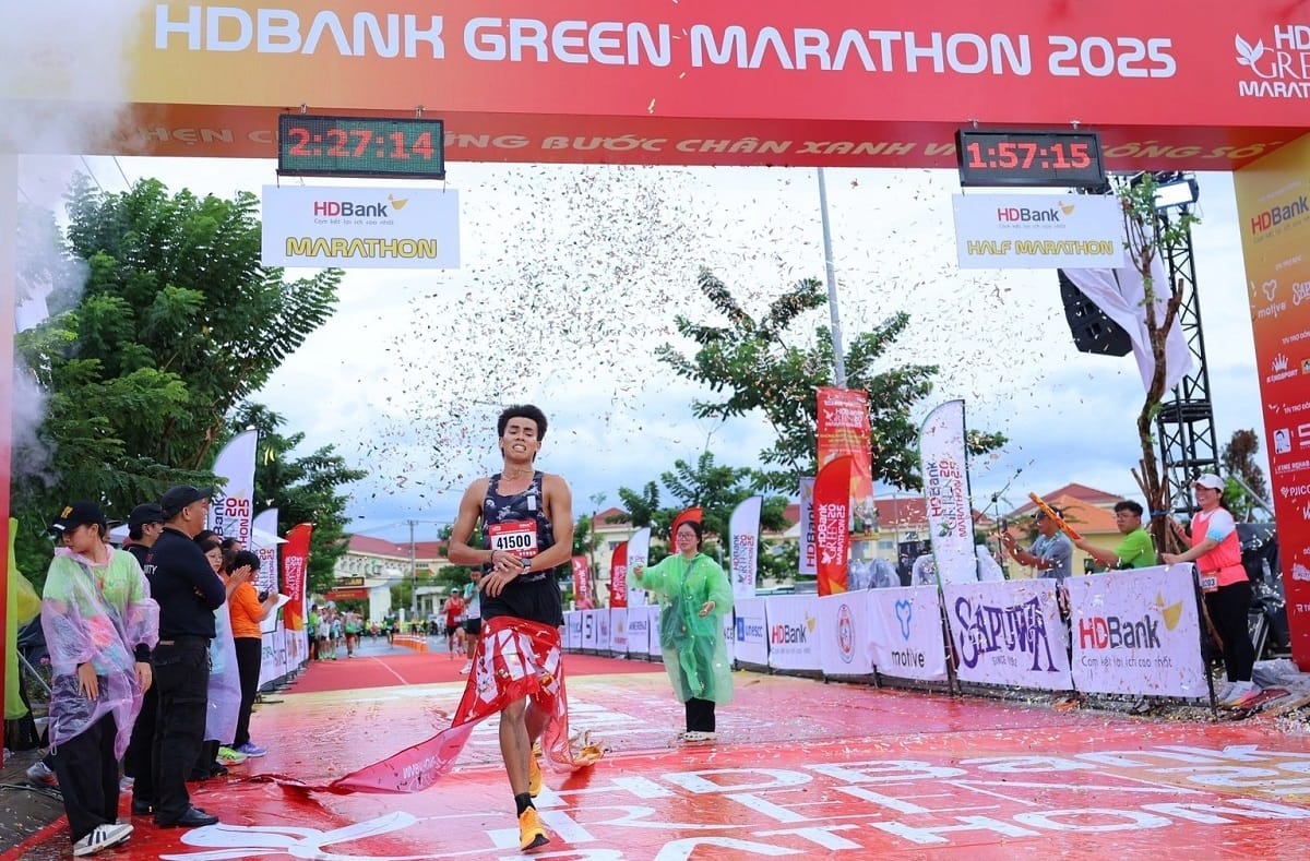 Huỳnh Anh Khôi phá kỷ lục cá nhân tại HDBank Green Marathon