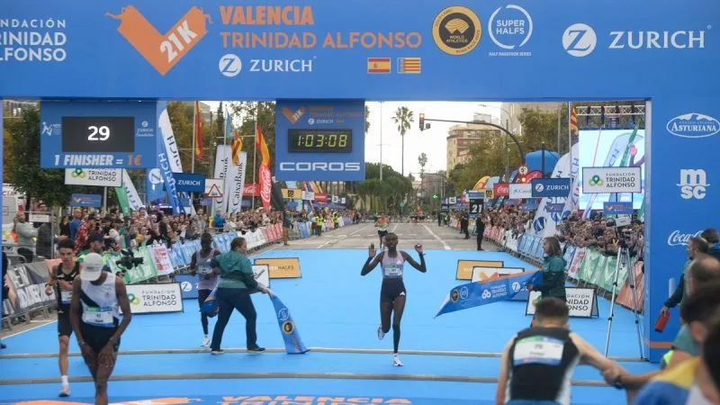 Ngetich và Kejelcha vô địch Valencia Half Marathon