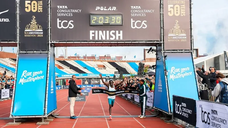 Toroitich phá kỷ lục Amsterdam Marathon